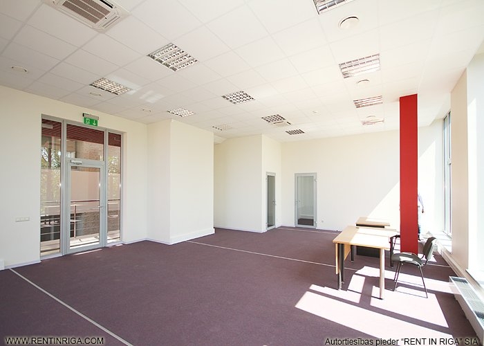 Sludinājumi. Birojs pie t/c \'MOLS\'.  + 3. stāvs. + Platība sastāv no atvērtas telpas, kabineta un servera Cena: 676 EUR/mēn Foto #3