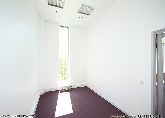 Sludinājumi. Birojs pie t/c \'MOLS\'.  + 3. stāvs. + Platība sastāv no atvērtas telpas, kabineta un servera Cena: 676 EUR/mēn Foto #4