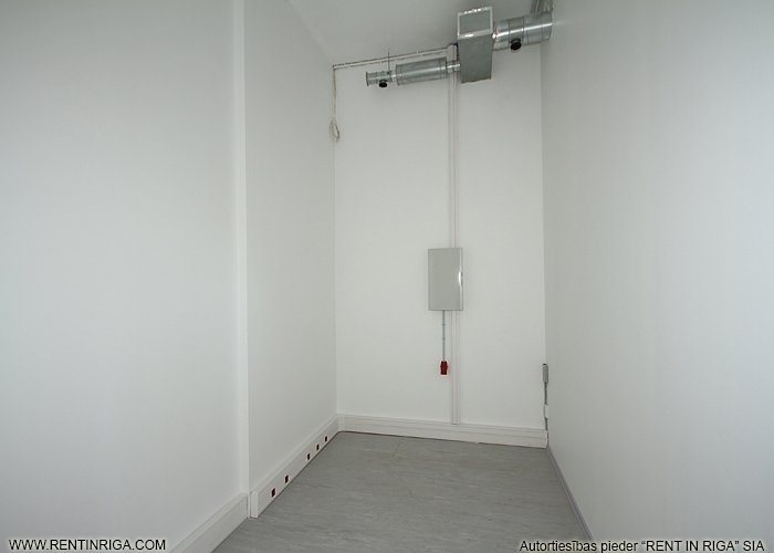 Sludinājumi. Birojs pie t/c \'MOLS\'.  + 3. stāvs. + Platība sastāv no atvērtas telpas, kabineta un servera Cena: 676 EUR/mēn Foto #6