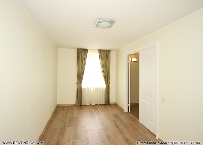 Sludinājumi. Piecu istabu dzīvoklis klusajā centrā, renovētā ēkā Pumpura ielā.  Dzīvoklim tiek veikts Cena: 1500 EUR/mēn Foto #4