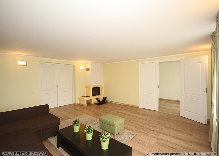 Sludinājumi. Piecu istabu dzīvoklis klusajā centrā, renovētā ēkā Pumpura ielā.  Dzīvoklim tiek veikts Cena: 1500 EUR/mēn Foto #3