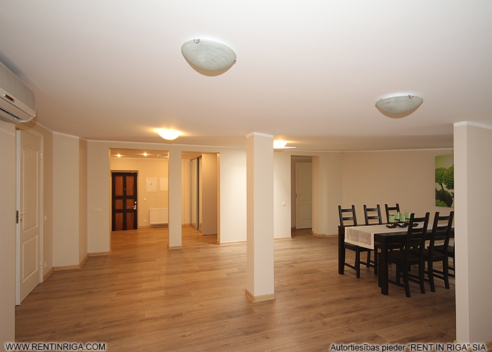 Sludinājumi. Piecu istabu dzīvoklis klusajā centrā, renovētā ēkā Pumpura ielā.  Dzīvoklim tiek veikts Cena: 1500 EUR/mēn Foto #7