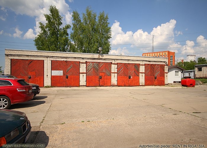 Sludinājumi. Iežogota teritorija ar dzelzceļa atzaru.   Piedāvājam nomai laukumu 1 000 m2, izklāts ar betona Cena: 700 EUR/mēn Foto #4