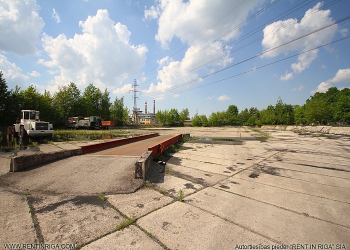 Sludinājumi. Iežogota teritorija ar dzelzceļa atzaru.   Piedāvājam nomai laukumu 1 000 m2, izklāts ar betona Cena: 700 EUR/mēn Foto #7