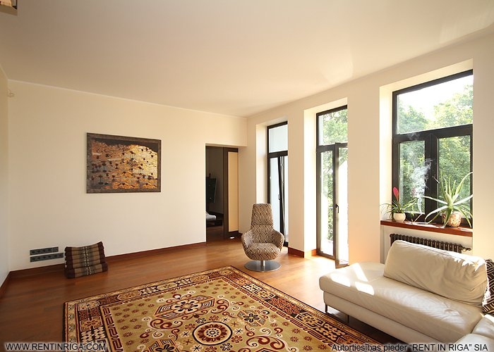 Sludinājumi. Uz īri tiek piedāvāts elegants un ērts trīs istabu dzīvoklis Āgenskalnā, tieši blakus Kalnciema Cena: 1000 EUR/mēn Foto #3