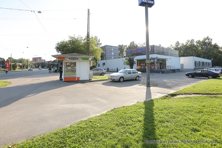 Sludinājumi. Investīciju objekts- tirdzniecības centrs Iļģuciemā. Īpašums iznomāts.  + 2 ēku platība 2497 m2. + Cena: 1.93e+06 EUR Foto #7