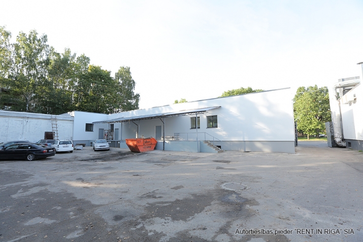 Sludinājumi. Investīciju objekts- tirdzniecības centrs Iļģuciemā. Īpašums iznomāts.  + 2 ēku platība 2497 m2. + Cena: 1.93e+06 EUR Foto #9