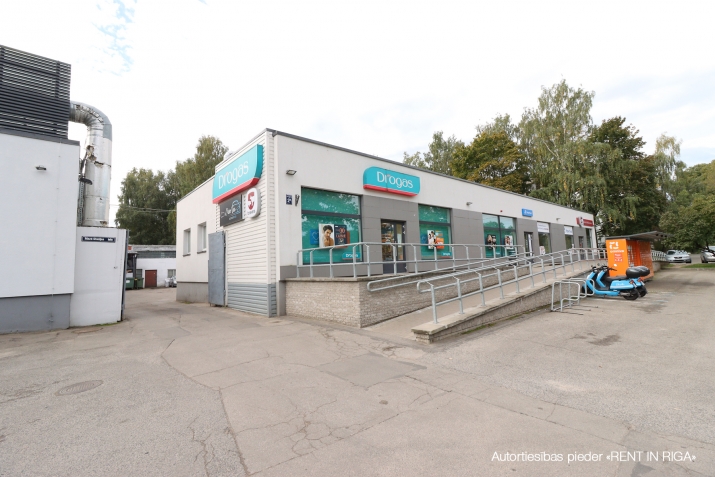 Sludinājumi. Investīciju objekts- tirdzniecības centrs Iļģuciemā. Īpašums iznomāts.  + 2 ēku platība 2497 m2. + Cena: 1.93e+06 EUR Foto #3