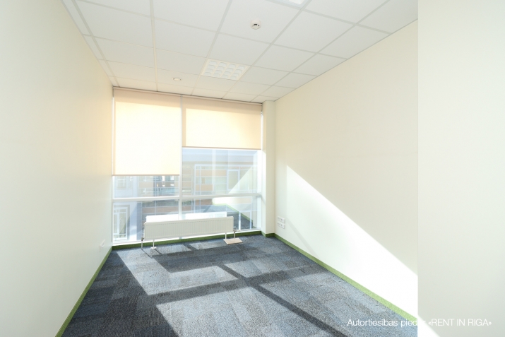 Sludinājumi. Birojs t/c \'Spice\' rajonā.  + 3. stāvs + Platība sastāv no atvērtas telpas, 4 kabinetiem, wc un Cena: 2500 EUR/mēn Foto #7