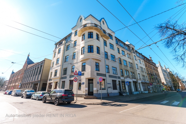 Sludinājumi. Renovētas pirmskara ēkas 1. stāvs.  Birznieka Upīša un Visvalža ielu krustojums.  Piedāvājumā 3 Cena: 330000 EUR Foto #3