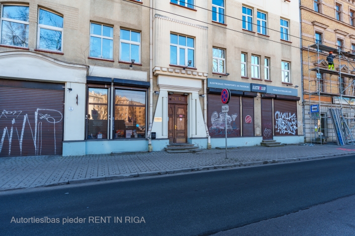 Sludinājumi. Renovētas pirmskara ēkas 1. stāvs.  Birznieka Upīša un Visvalža ielu krustojums.  Piedāvājumā 3 Cena: 330000 EUR Foto #7