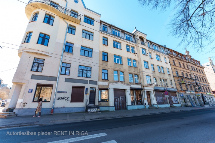 Sludinājumi. Renovētas pirmskara ēkas 1. stāvs.  Birznieka Upīša un Visvalža ielu krustojums.  Piedāvājumā 3 Cena: 330000 EUR Foto #5