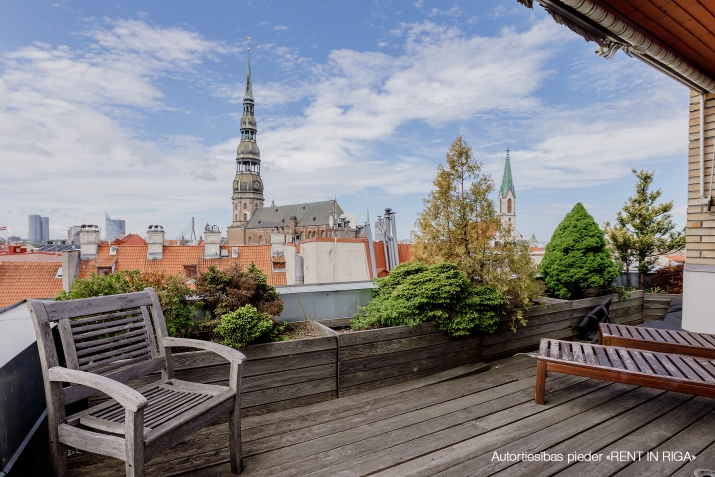 Sludinājumi. Dzīvoklis ar vienu no fantastiskajām terasēm Rīgā!  Dzīvoklis ir ēkas 6. un 7. stāvā. Tā kopējā Cena: 1500 EUR/mēn Foto #6