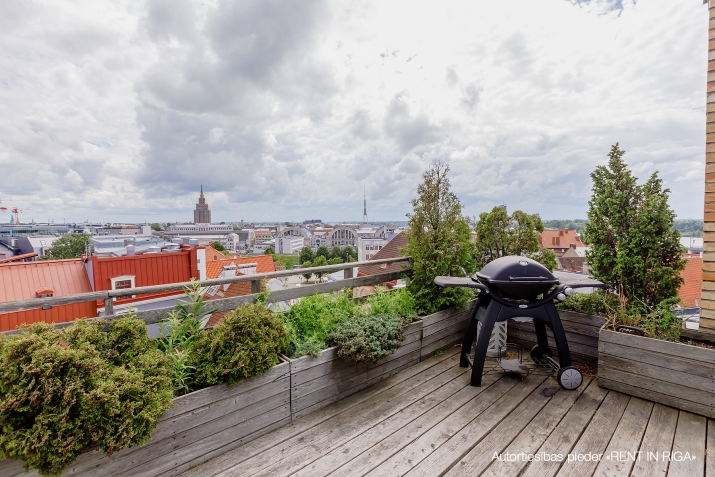 Sludinājumi. Dzīvoklis ar vienu no fantastiskajām terasēm Rīgā!  Dzīvoklis ir ēkas 6. un 7. stāvā. Tā kopējā Cena: 1500 EUR/mēn Foto #8