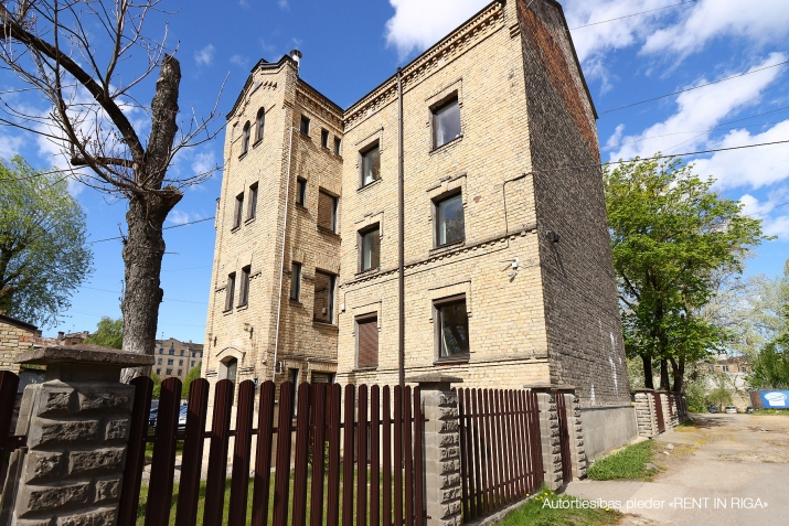 Объявление. Tiek iznomāta biroja telpa Valmieras ielā netālu no Ģertrūdes ielas. Birojs atrodas ēkas 2. stāvā, Цена: 140 EUR/мес. Foto #1