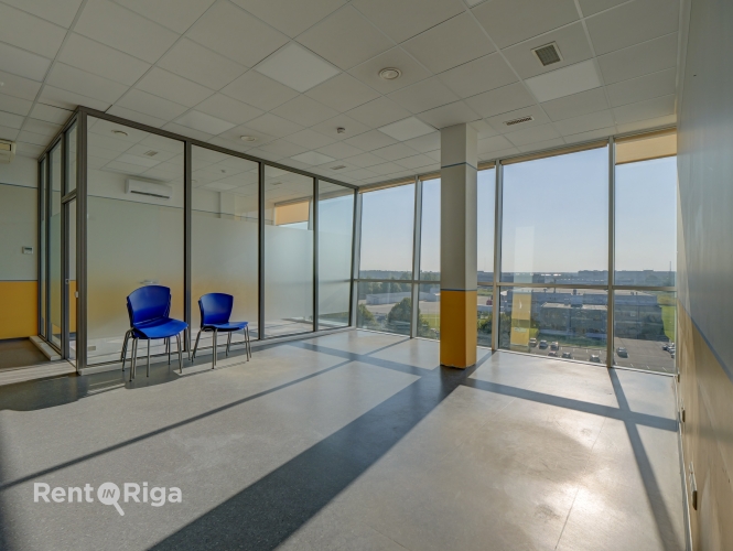 Объявление. Birojs Pļavniekos, jaunas biroju ēkas pēdējā- 5. stāvā. Telpu plānojums un apdare tiek pieskaņota Цена: 1700 EUR/мес. Foto #2