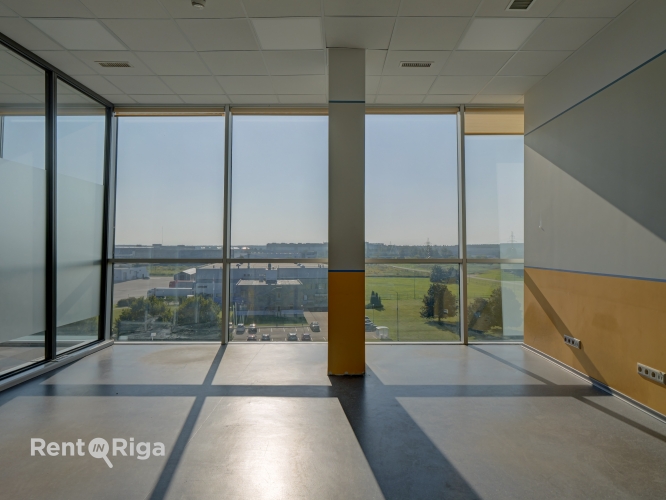 Объявление. Birojs Pļavniekos, jaunas biroju ēkas pēdējā- 5. stāvā. Telpu plānojums un apdare tiek pieskaņota Цена: 1700 EUR/мес. Foto #3