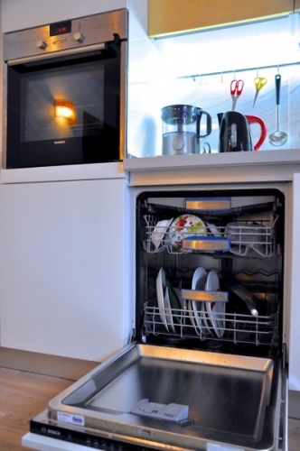 Sludinājumi. Īrei ziemas periodā tiek piedāvāts mūsdienīgs, pilnībā mēbelēts 3 istabu dzīvoklis 3 dzīvokļu mājā Cena: 500 EUR/mēn Foto #4