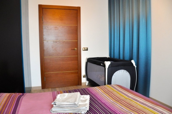 Sludinājumi. Īrei ziemas periodā tiek piedāvāts mūsdienīgs, pilnībā mēbelēts 3 istabu dzīvoklis 3 dzīvokļu mājā Cena: 500 EUR/mēn Foto #5