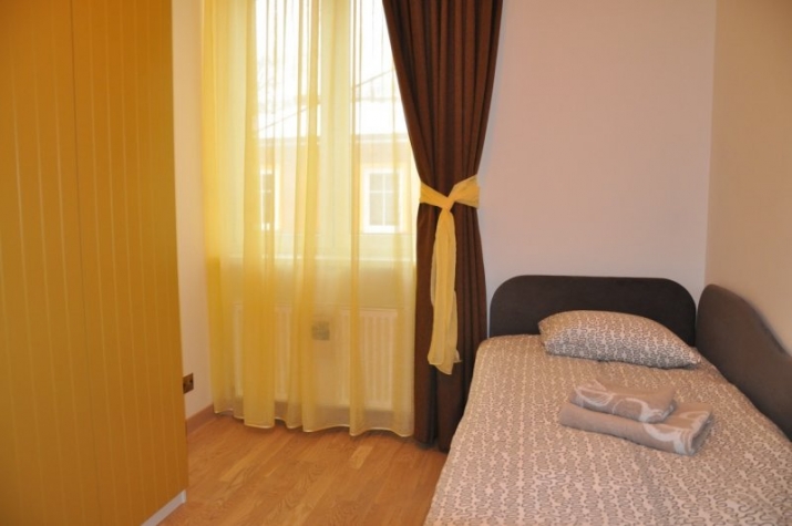 Sludinājumi. Īrei ziemas periodā tiek piedāvāts mūsdienīgs, pilnībā mēbelēts 3 istabu dzīvoklis 3 dzīvokļu mājā Cena: 500 EUR/mēn Foto #7