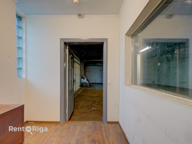 Sludinājumi. Iznomā noliktavas telpas Strenču ielā.  + kopējā platība 240 m2 + 3 fāžu elektrības pieslēgums + Cena: 960 EUR/mēn Foto #7