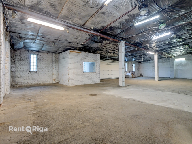 Sludinājumi. Iznomā noliktavas telpas Strenču ielā.  + kopējā platība 240 m2 + 3 fāžu elektrības pieslēgums + Cena: 960 EUR/mēn Foto #2