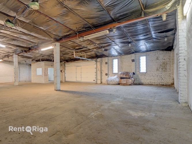 Sludinājumi. Iznomā noliktavas telpas Strenču ielā.  + kopējā platība 240 m2 + 3 fāžu elektrības pieslēgums + Cena: 960 EUR/mēn Foto #4