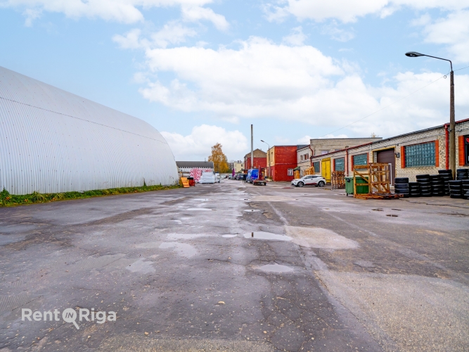Sludinājumi. Iznomā noliktavas telpas Strenču ielā.  + kopējā platība 240 m2 + 3 fāžu elektrības pieslēgums + Cena: 960 EUR/mēn Foto #9