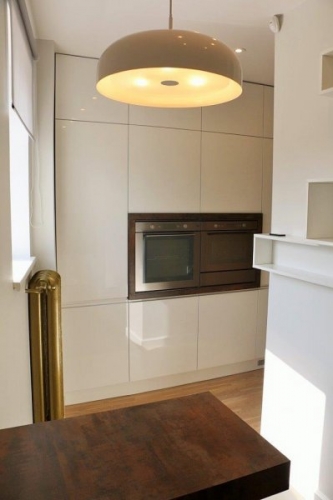 Sludinājumi. Tiek izīrēts izremontēts, gaišs un mājīgs jūgendstila dzīvoklis Skolas ielā - augstie griesti, Cena: 750 EUR/mēn Foto #4