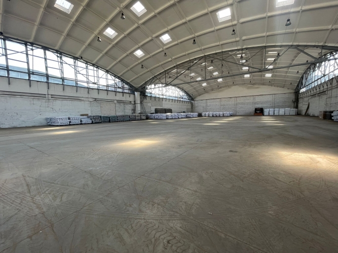 Объявление. Складские / производственные помещения с высокими потолками и естественным освещением.  + Удобный Цена: 6030 EUR/мес. Foto #4