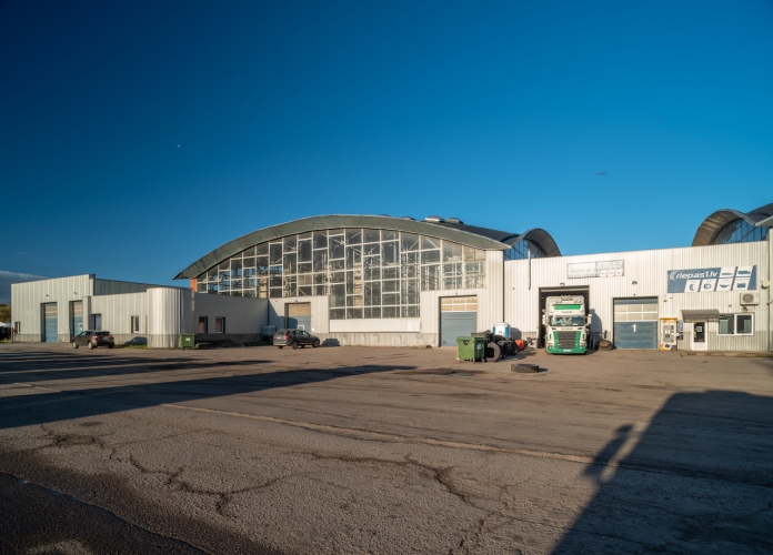 Объявление. Складские / производственные помещения с высокими потолками и естественным освещением.  + Удобный Цена: 6030 EUR/мес. Foto #6