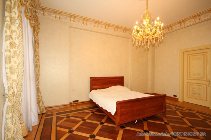 Sludinājumi. Pārdod ekskluzīvu dzīvokli pašā Rīgas centrā, pie Brīvības pieminekļa.  Dzīvoklis atrodas renovētas Cena: 700000 EUR Foto #3