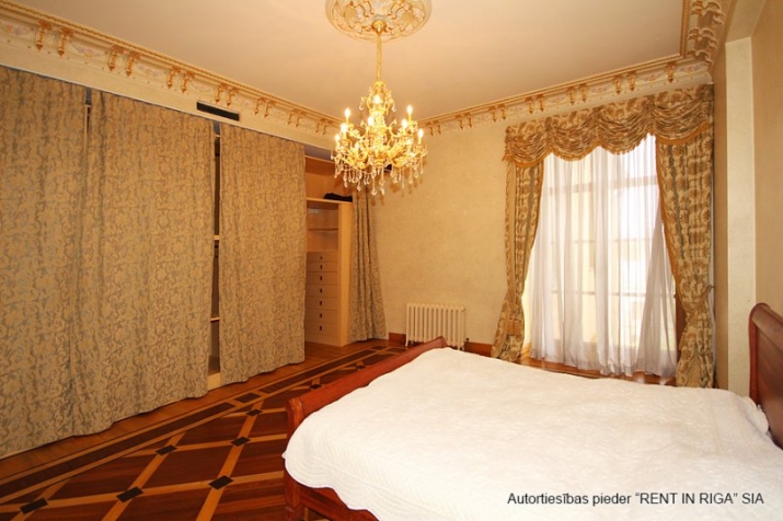 Sludinājumi. Pārdod ekskluzīvu dzīvokli pašā Rīgas centrā, pie Brīvības pieminekļa.  Dzīvoklis atrodas renovētas Cena: 700000 EUR Foto #4