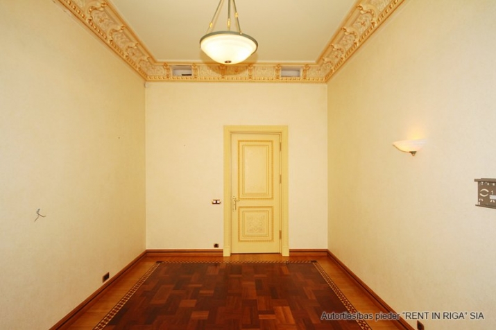 Sludinājumi. Pārdod ekskluzīvu dzīvokli pašā Rīgas centrā, pie Brīvības pieminekļa.  Dzīvoklis atrodas renovētas Cena: 700000 EUR Foto #5