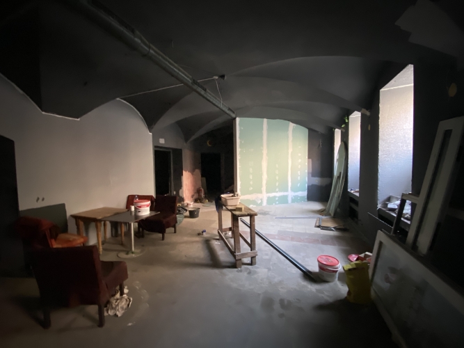 Объявление. Iznomā tidzniecības telpas centrā, pie \'Rīgas cirks\'.  + Cokolstāvā (5 pakāpieni uz leju).  + Цена: 2500 EUR/мес. Foto #2