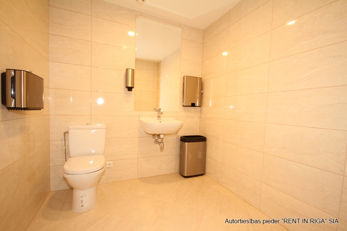 Sludinājumi. Piedāvājam nomāt biroja telpas jaunā biroja centrā Vecrīgā. Pilnībā aprīkoti un darbam gatavi darba Cena: 520 EUR/mēn Foto #9