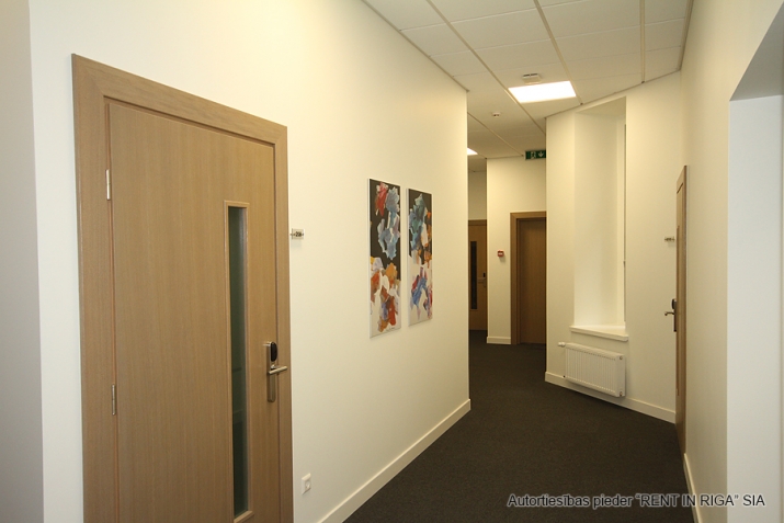 Sludinājumi. Piedāvājam nomāt biroja telpas jaunā biroja centrā Vecrīgā. Pilnībā aprīkoti un darbam gatavi darba Cena: 520 EUR/mēn Foto #8