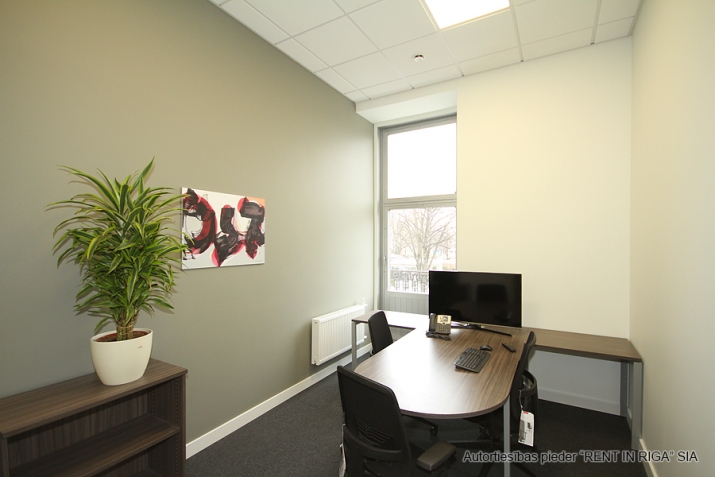 Sludinājumi. Piedāvājam nomāt biroja telpas jaunā biroja centrā Vecrīgā. Pilnībā aprīkoti un darbam gatavi darba Cena: 319 EUR/mēn Foto #2