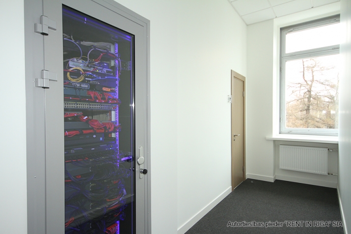 Sludinājumi. Piedāvājam nomāt biroja telpas jaunā biroja centrā Vecrīgā. Pilnībā aprīkoti un darbam gatavi darba Cena: 260 EUR/mēn Foto #9