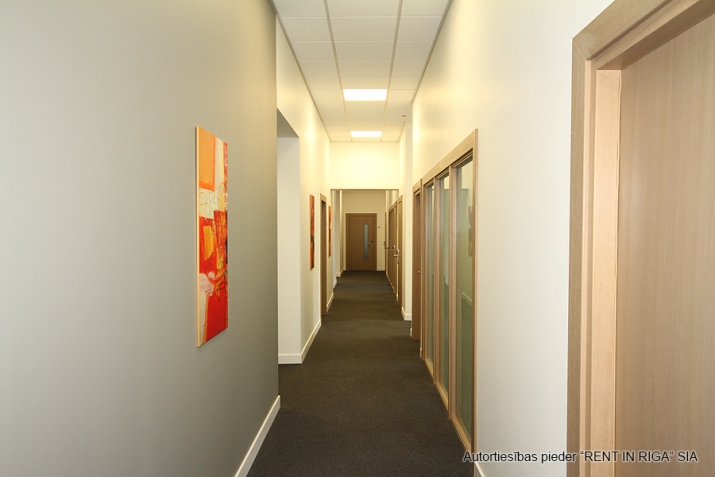 Sludinājumi. Piedāvājam nomāt biroja telpas jaunā biroja centrā Vecrīgā. Pilnībā aprīkoti un darbam gatavi darba Cena: 489 EUR/mēn Foto #7