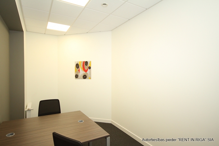 Sludinājumi. Piedāvājam nomāt biroja telpas jaunā biroja centrā Vecrīgā. Pilnībā aprīkoti un darbam gatavi darba Cena: 709 EUR/mēn Foto #1