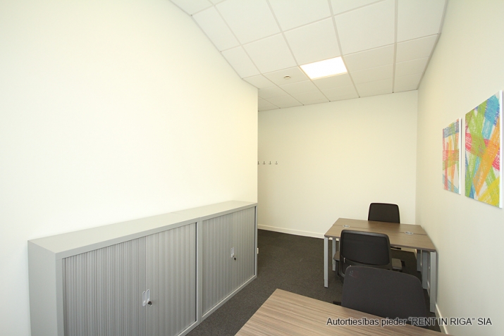 Sludinājumi. Piedāvājam nomāt biroja telpas jaunā biroja centrā Vecrīgā. Pilnībā aprīkoti un darbam gatavi darba Cena: 1279 EUR/mēn Foto #2