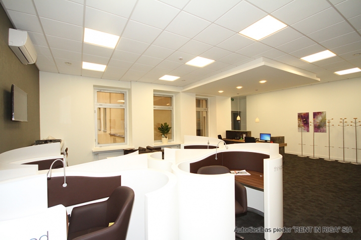 Sludinājumi. Piedāvājam nomāt biroja telpas jaunā biroja centrā Vecrīgā. Pilnībā aprīkoti un darbam gatavi darba Cena: 1100 EUR/mēn Foto #3