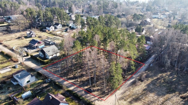 Sludinājumi. Pārdod lielu, regulāras formas zemes gabalu Jūrmalā, Valteros savrupmāju apbūves teritorijā.   Uz Cena: 109000 EUR Foto #1