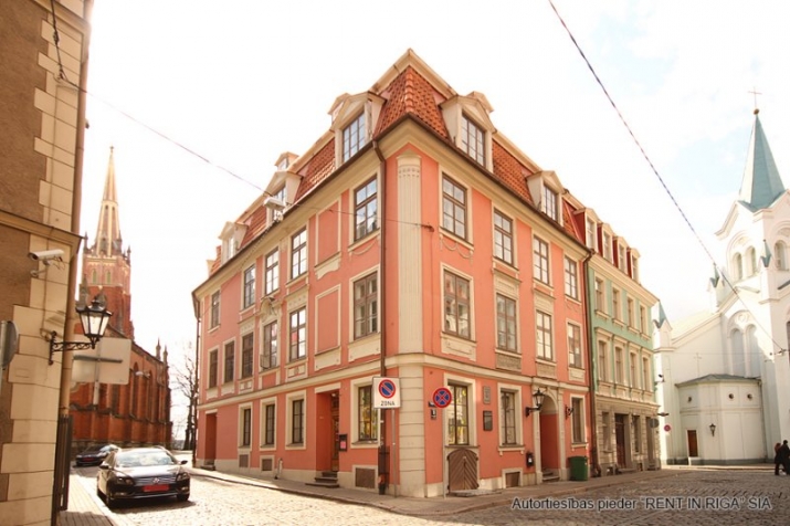 Объявление. Stūra veikala telpas Vecrīgā Pils ielā 9.  Salīdzinoši aktīva vieta. Telpas ir labi redzamas ejot Цена: 75000 EUR Foto #1