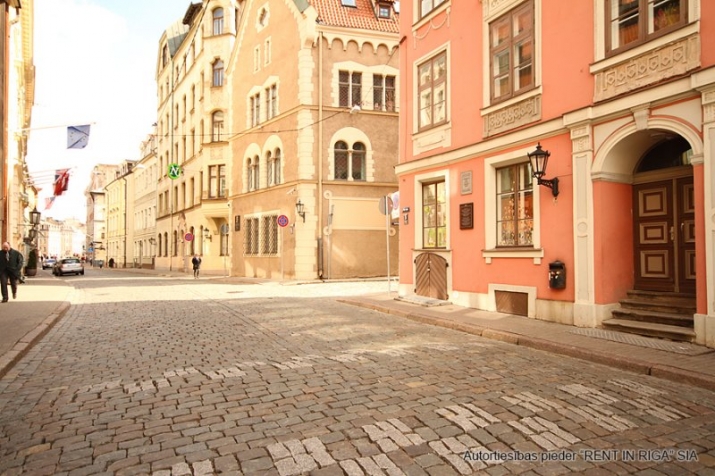 Объявление. Stūra veikala telpas Vecrīgā Pils ielā 9.  Salīdzinoši aktīva vieta. Telpas ir labi redzamas ejot Цена: 75000 EUR Foto #3