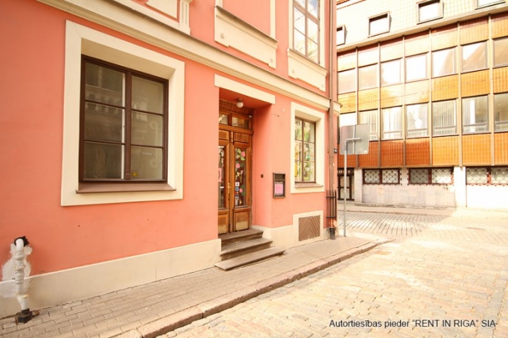 Объявление. Stūra veikala telpas Vecrīgā Pils ielā 9.  Salīdzinoši aktīva vieta. Telpas ir labi redzamas ejot Цена: 75000 EUR Foto #4