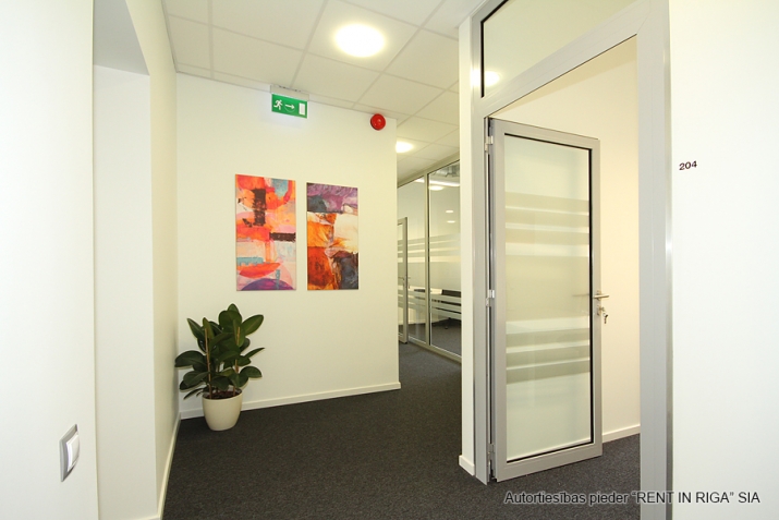 Sludinājumi. Piedāvājam nomāt biroja telpas jaunā biroja centrā. Pilnībā aprīkoti un darbam gatavi darba Cena: 249 EUR/mēn Foto #3