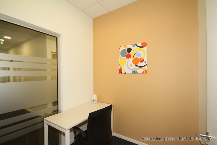 Sludinājumi. Piedāvājam nomāt biroja telpas jaunā biroja centrā. Pilnībā aprīkoti un darbam gatavi darba Cena: 249 EUR/mēn Foto #1
