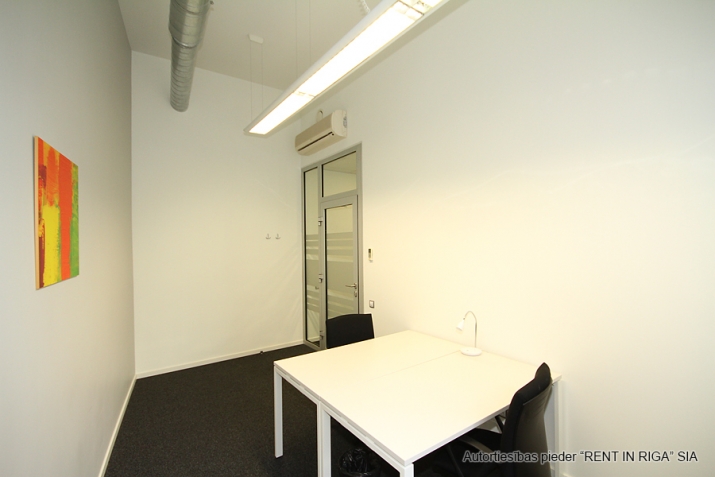 Sludinājumi. Piedāvājam nomāt biroja telpas jaunā biroja centrā. Pilnībā aprīkoti un darbam gatavi darba Cena: 279 EUR/mēn Foto #2